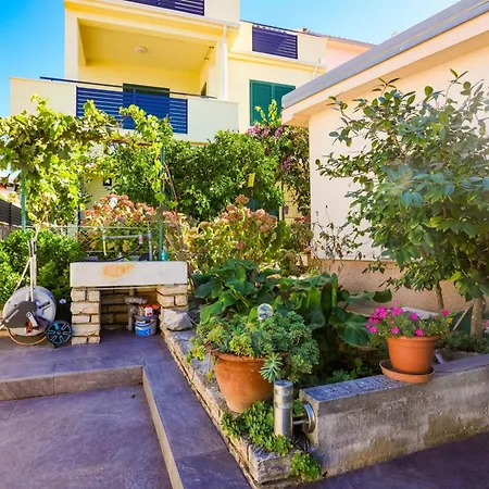 Apartments By The Sea Zaboric, Sibenik - 958 Apartment