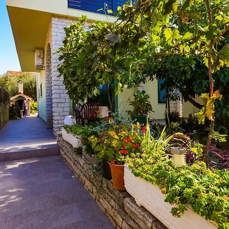 Apartment Apartments By The Sea Zaboric, Sibenik - 958 Zaboric