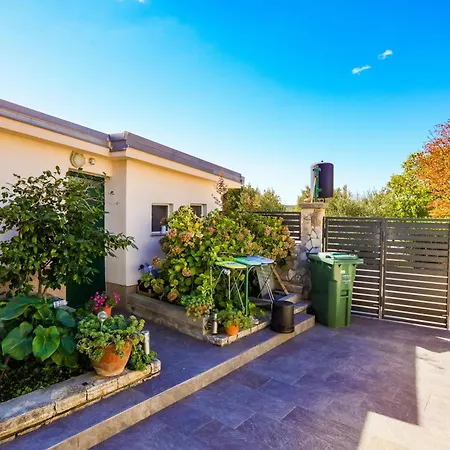 Apartments By The Sea Zaboric, Sibenik - 958 *